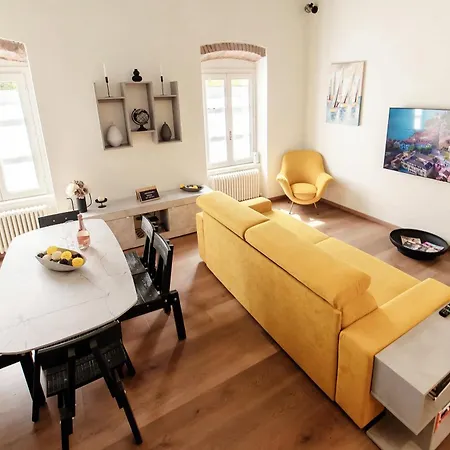 Ortensia - House Of Travelers *