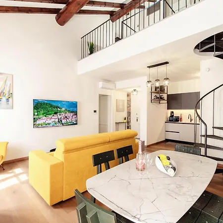 Ortensia - House Of Travelers