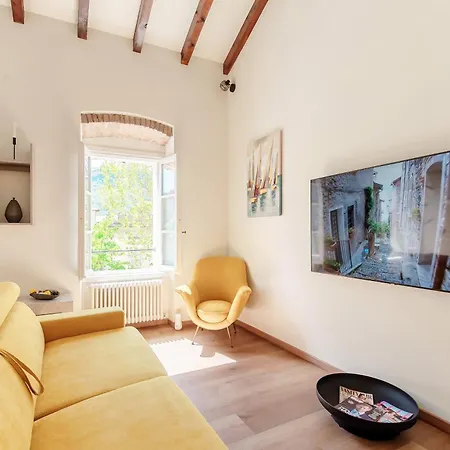 Ortensia - House Of Travelers