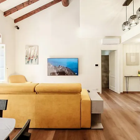 Ortensia - House Of Travelers *