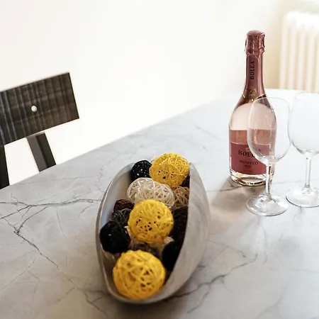 Ortensia - House Of Travelers Côme