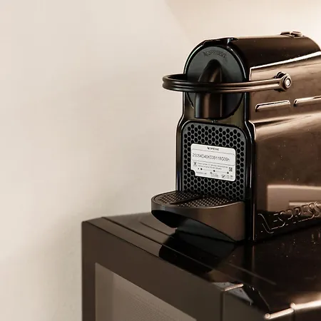 Ortensia - House Of Travelers コモ