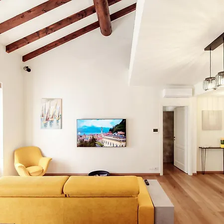 Ortensia - House Of Travelers * コモ