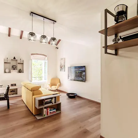 Ortensia - House Of Travelers