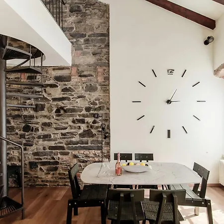 Ortensia - House Of Travelers * コモ